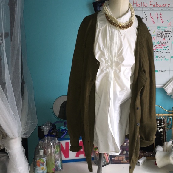 Green sweater - Picture 2 of 2